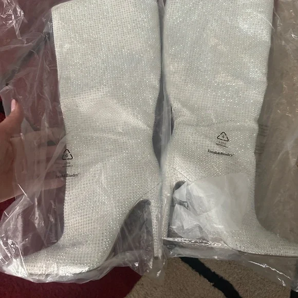 Knee high JLO boots with crystals! 4 inch heels. - Picture 5 of 7